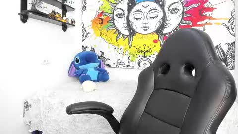 Snapshot of izan_jensen chatting on 09.20.25 Izan online show from 09.20.25