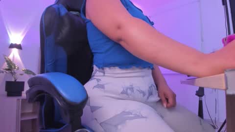 Iza online show from 11.29.25