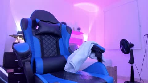 Iza online show from 12.18.25