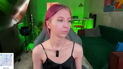 Snapshot of izi_fox chatting on 07.19.26 izi online show from 07.19.26
