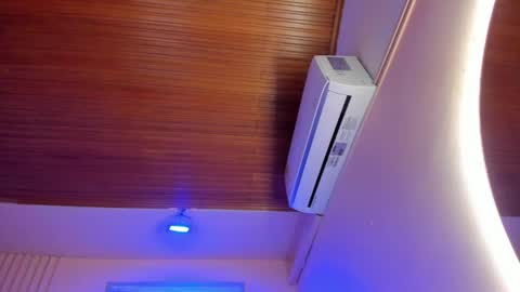 Izumi online show from 04.11.26