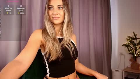 Snapshot of izy_bellee chatting on 01.11.25 izy bellee online show from 01.11.25