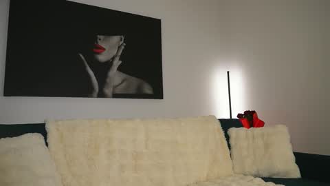 Snapshot of izy_bellee chatting on 02.19.26 izy bellee online show from 02.19.26