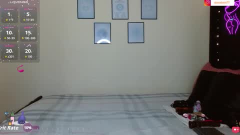 Snapshot of izzabelvalentine chatting on 10.18.25 Izzabel Valentine online show from 10.18.25