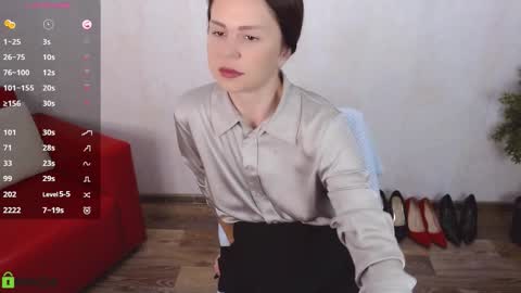 Queen of nylon  Victoria online show from 11.06.25