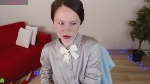 Queen of nylon  Victoria online show from 04.19.26