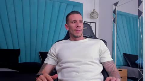 Snapshot of j_king__ chatting on 02.28.26 J King online show from 02.28.26