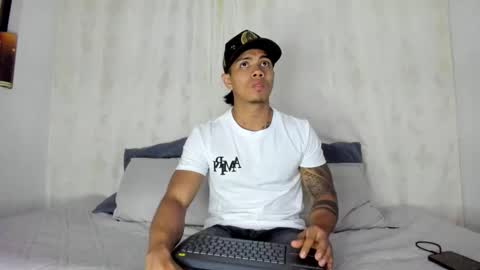 Snapshot of j_musiry chatting on 02.11.25 i am juan musiry independent model online show from 02.11.25