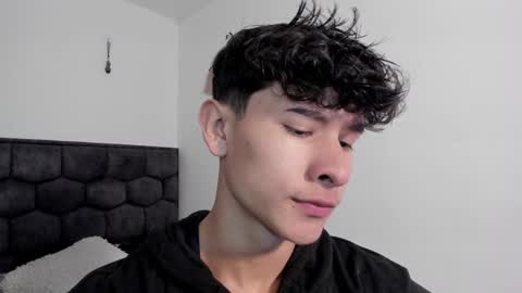 Snapshot of j_u_p_i_t_e_r chatting on 01.03.25 Noah online show from 01.03.25