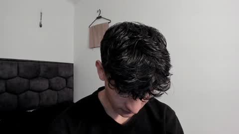 Snapshot of j_u_p_i_t_e_r chatting on 01.04.25 Noah online show from 01.04.25