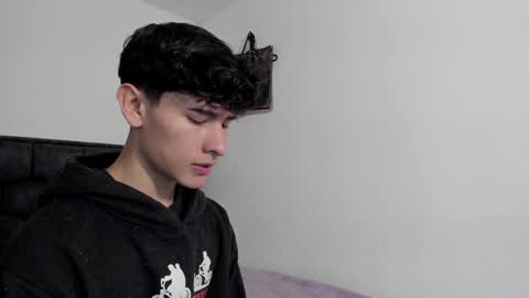 Snapshot of j_u_p_i_t_e_r chatting on 01.11.25 Noah online show from 01.11.25