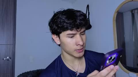 Snapshot of j_u_p_i_t_e_r chatting on 10.01.25 Noah online show from 10.01.25