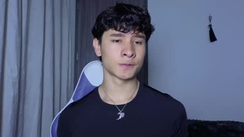 Snapshot of j_u_p_i_t_e_r chatting on 10.04.25 Noah online show from 10.04.25