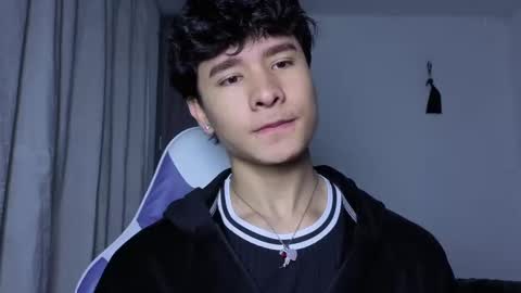 Snapshot of j_u_p_i_t_e_r chatting on 10.07.25 Noah online show from 10.07.25