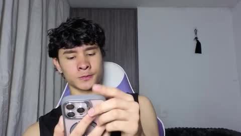 Snapshot of j_u_p_i_t_e_r chatting on 10.16.25 Noah online show from 10.16.25