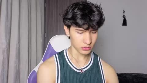 Snapshot of j_u_p_i_t_e_r chatting on 10.29.25 Noah online show from 10.29.25