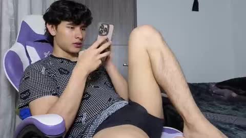 Snapshot of j_u_p_i_t_e_r chatting on 11.02.25 Noah online show from 11.02.25