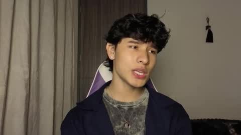 Snapshot of j_u_p_i_t_e_r chatting on 11.06.25 Noah online show from 11.06.25