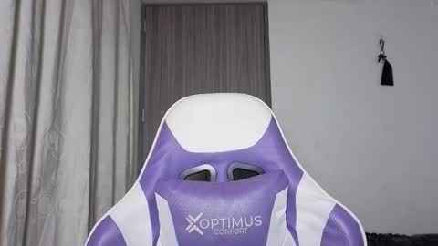 Snapshot of j_u_p_i_t_e_r chatting on 11.27.25 Noah online show from 11.27.25