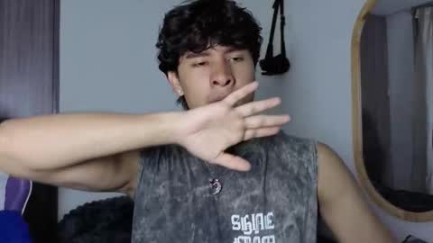 Snapshot of j_u_p_i_t_e_r chatting on 12.17.25 Noah online show from 12.17.25