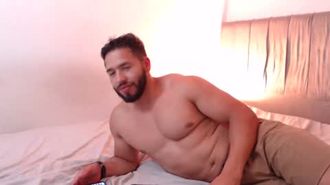 Snapshot of jack_master_muscle chatting on 12.10.24 jack and leah online show from 12.10.24