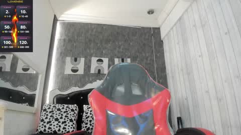 Snapshot of jack_muscles69_ chatting on 02.06.25 Jack online show from 02.06.25