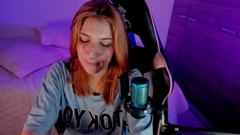 Linda Sofia help me get to 100 thumbs up online show from 12.21.24