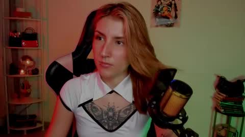 Linda Sofia help me get to 100 thumbs up online show from 02.07.25