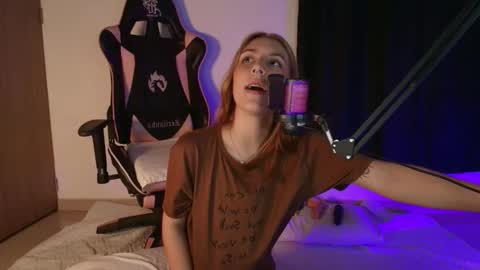 Linda Sofia help me get to 100 thumbs up online show from 03.10.25