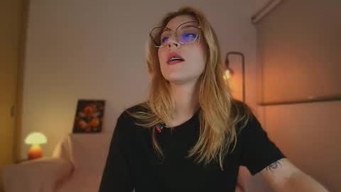 Linda Sofia help me get to 100 thumbs up online show from 10.14.25