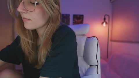 Linda Sofia help me get to 100 thumbs up online show from 11.23.25