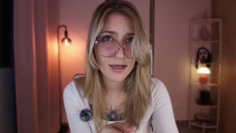 Linda Sofia help me get to 100 thumbs up online show from 11.30.25