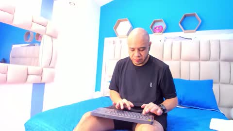 jacob_garcia_ online show from 11.25.25