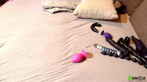 JacqueLynexxyz online show from 04.02.26