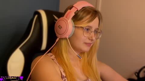 Snapshot of jacywinslat chatting on 02.19.25 jacywinslat online show from 02.19.25