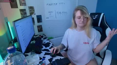 Snapshot of jacywinslat chatting on 02.25.25 jacywinslat online show from 02.25.25