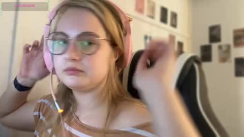 Snapshot of jacywinslat chatting on 09.12.25 jacywinslat online show from 09.12.25