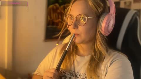 Snapshot of jacywinslat chatting on 09.18.25 jacywinslat online show from 09.18.25