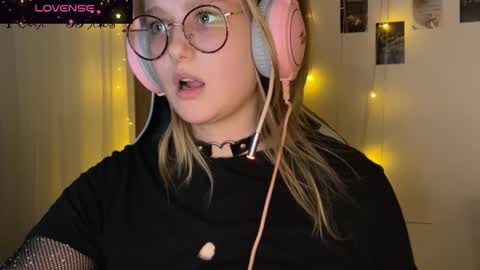 Snapshot of jacywinslat chatting on 09.24.25 jacywinslat online show from 09.24.25