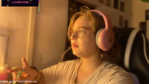 Snapshot of jacywinslat chatting on 10.22.25 jacywinslat online show from 10.22.25