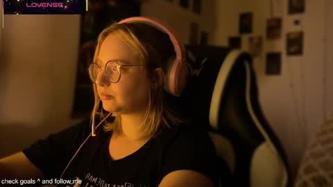 Snapshot of jacywinslat chatting on 10.23.25 jacywinslat online show from 10.23.25