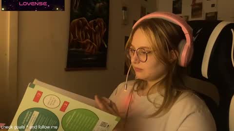 Snapshot of jacywinslat chatting on 10.29.25 jacywinslat online show from 10.29.25