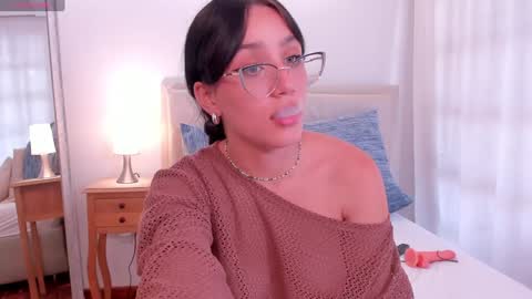 Snapshot of jade_evergreen_ chatting on 01.24.25 Jade online show from 01.24.25