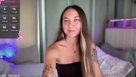 Snapshot of jade_margot chatting on 10.30.25 Jade Margot online show from 10.30.25