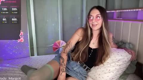 Snapshot of jade_margot chatting on 11.10.25 Jade Margot online show from 11.10.25