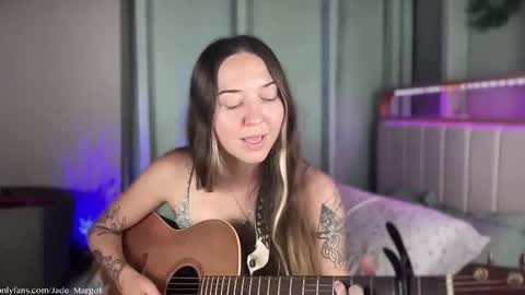 Snapshot of jade_margot chatting on 11.22.25 Jade Margot online show from 11.22.25