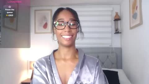 Snapshot of jade_obi chatting on 01.27.25 Jade smile online show from 01.27.25