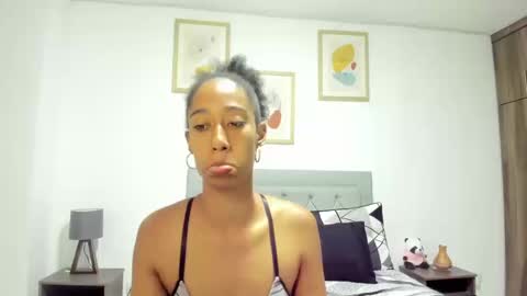 Snapshot of jade_obi chatting on 09.12.25 Jade smile online show from 09.12.25