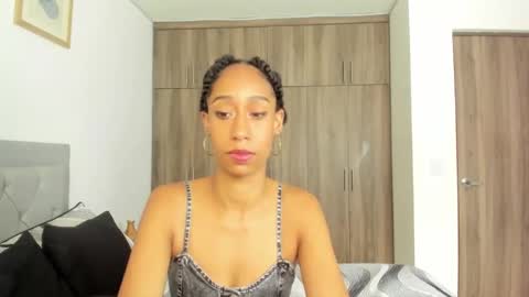 Snapshot of jade_obi chatting on 09.17.25 Jade smile online show from 09.17.25