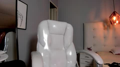 Snapshot of jade_scarllet chatting on 12.17.24 karlla scarlet online show from 12.17.24